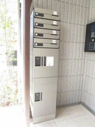 ���L����