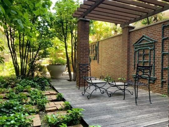 ���L����