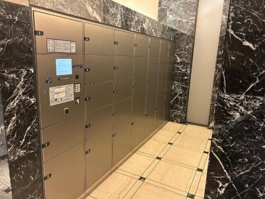 ���L����