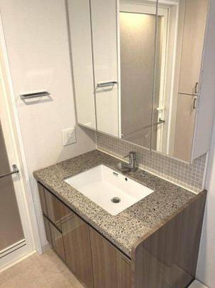 �l�C�̓Ɨ����ʏ�