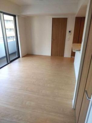 ���r���O