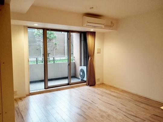 ���r���O