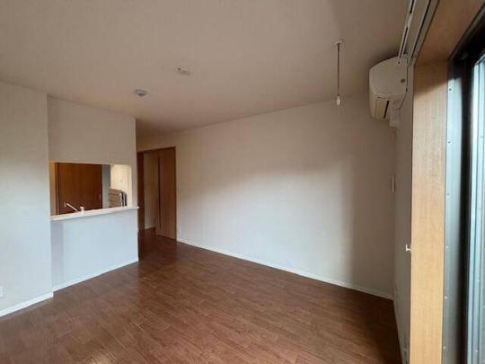 ���r���O