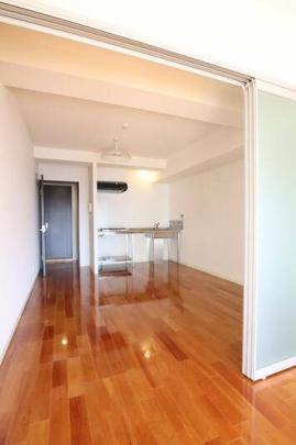 ���r���O