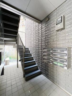 ���L����