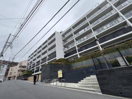 外観タイル張りです