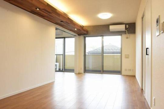 ���r���O