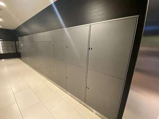 ���L����