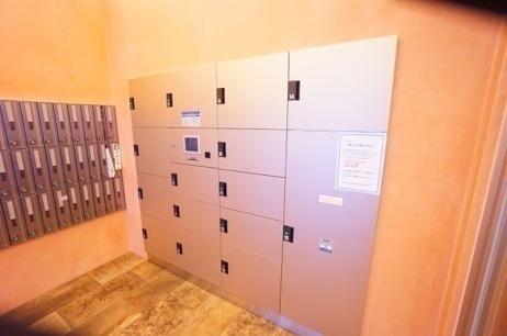 ���L����