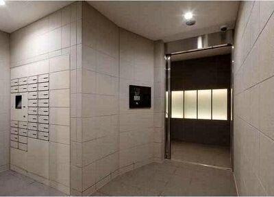 ���L����