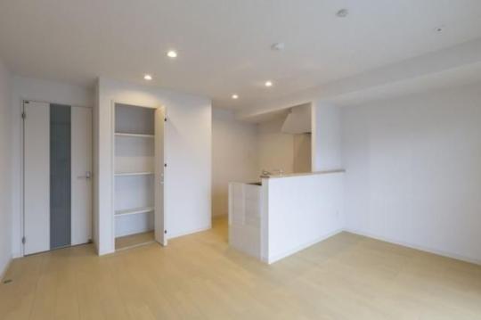 ���r���O