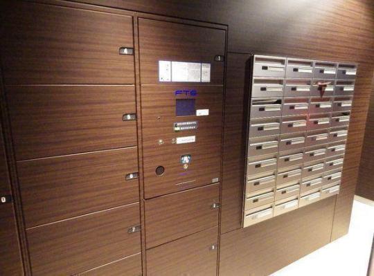 ���L����