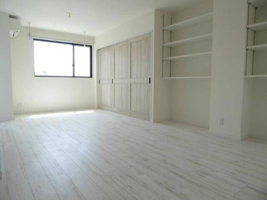 ���r���O