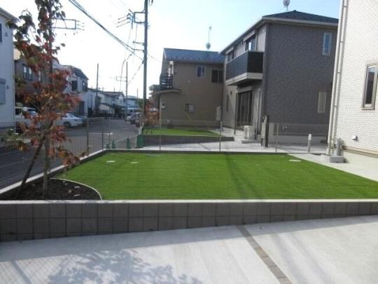 ���L����