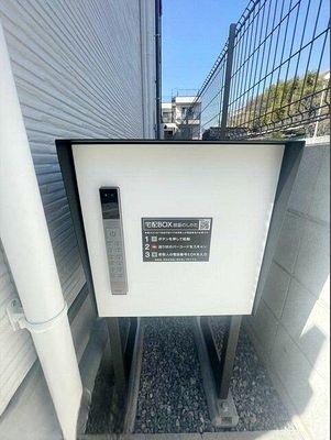 ���L����