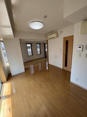 ���r���O