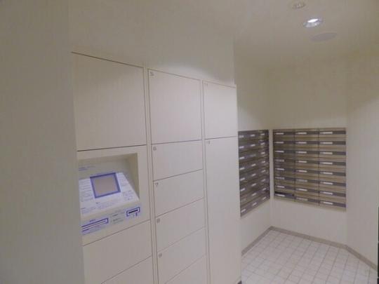 ���L����