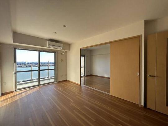 ���r���O