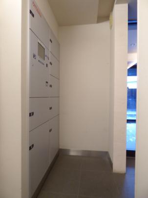 ���L����