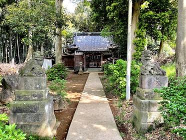 神殿と狛犬
