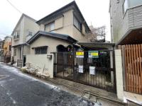現況古家が建っていますが更地渡しとなります。