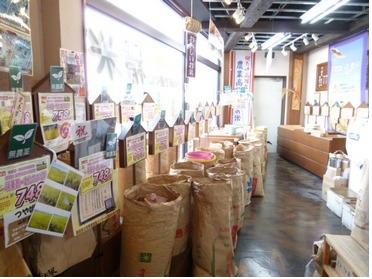 お店にはたくさんの種類のお米たち♪(´▽`) お店にはたくさんの種類のお米たち♪(´▽`)