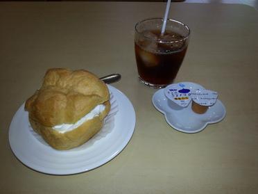 ジャンボシュークリーム