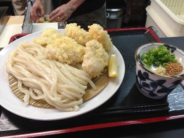 ボリューム満点!鶏天ざるうどん