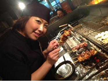 素敵な笑顔で愛情込めて焼いてくれています♪
