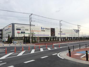 駐車場も4600台収容