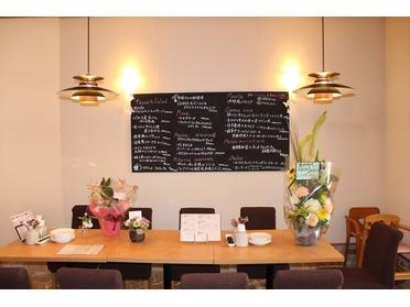 落ち着いた雰囲気の店内。デートや記念日に?