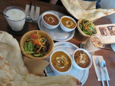 2色カレーは1150円