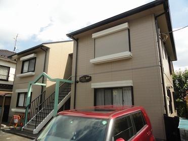 閑静な住宅街にあります。駐車場も敷地内です。