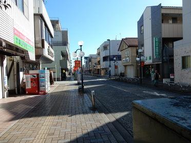 南口駅前のまっすぐな通り