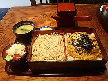 親子丼ともりそばのランチセット