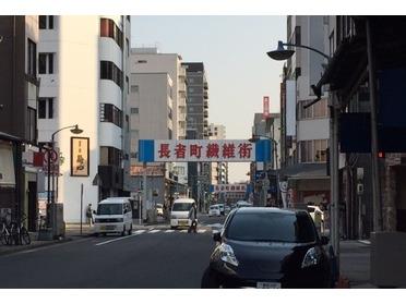 大きな看板が目印です。