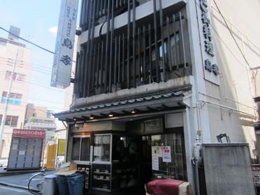お店の前を通るたびに焼き鳥のいい匂いがします♪
