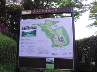 入り口に案内の看板があります♪