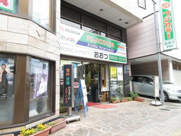 看板は写真やさん、店頭には新譜情報が