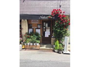 店頭には、鮮やかなバラが植えられています♪