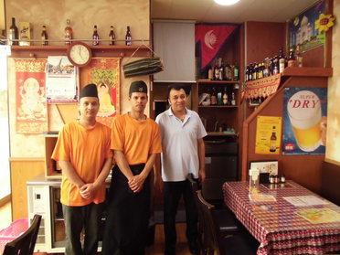 お店のスタッフさんです。本場の味が楽しめますよ〜!