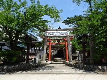 住宅街の一角にある神社
