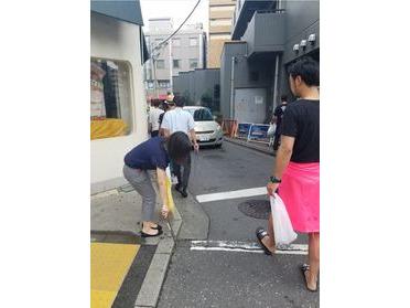 福嶋も暑い中がんばって拾っています。