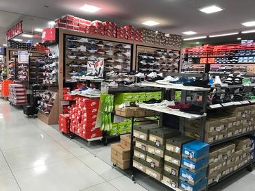 ランニングシューズがずらーっと並んでいます!