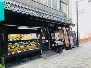 お花屋さんの隣、向かいは都そば