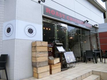 ガラス張りの入口で店内も明るいです!