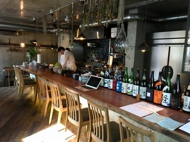 半地下の店内