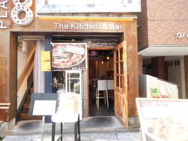 《8》の看板が目印!