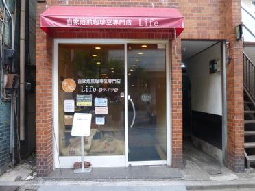 赤い屋根が目印です