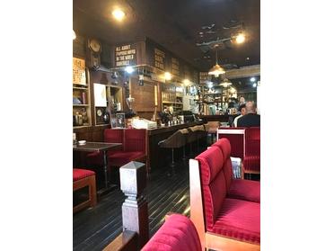 店内はレトロな感じでですよ